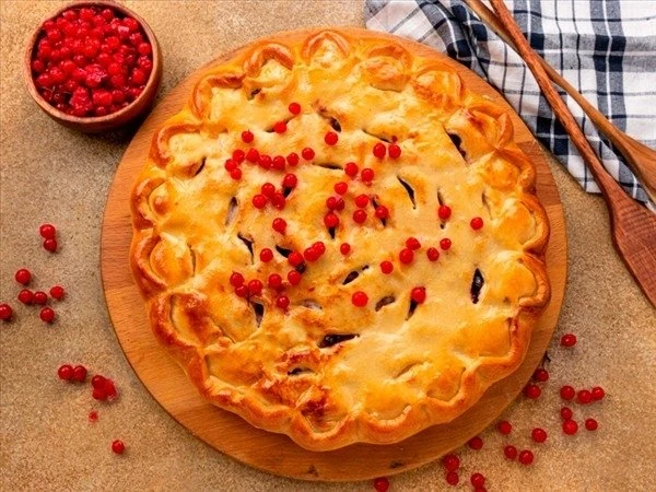 Пирог с творогом и клюквой